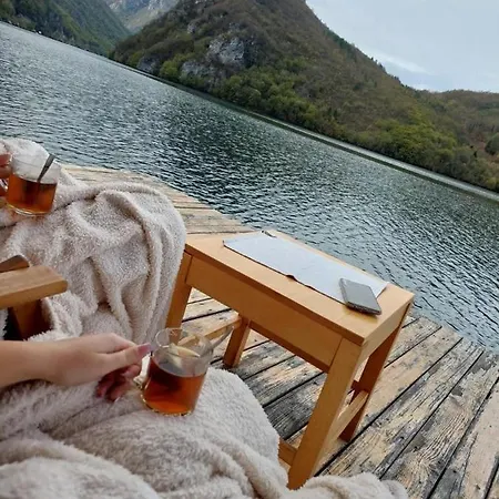 Apartman Splav Wake At The