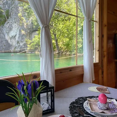 Apartman Splav Wake At The