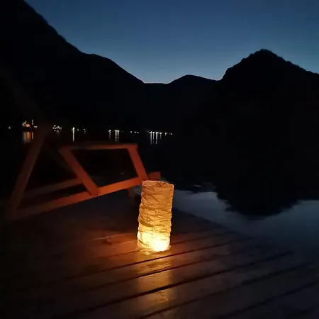 Apartman Splav Wake At The *