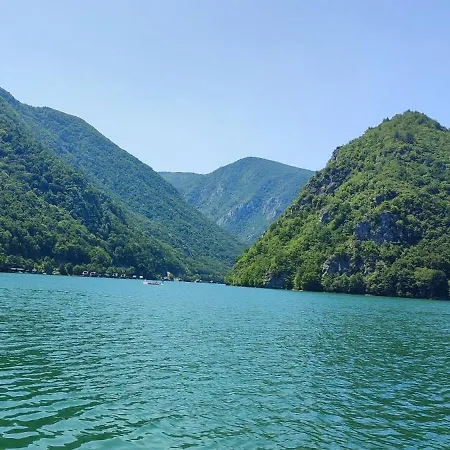 Splav Wake At The Apartamento Gaocici