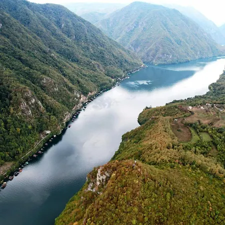 Splav Wake At The Apartamento