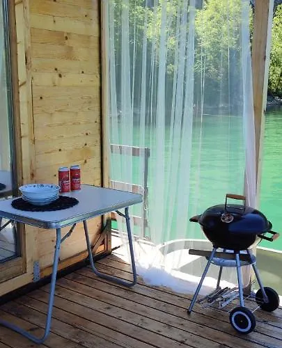 Splav Wake At The 아파트 *