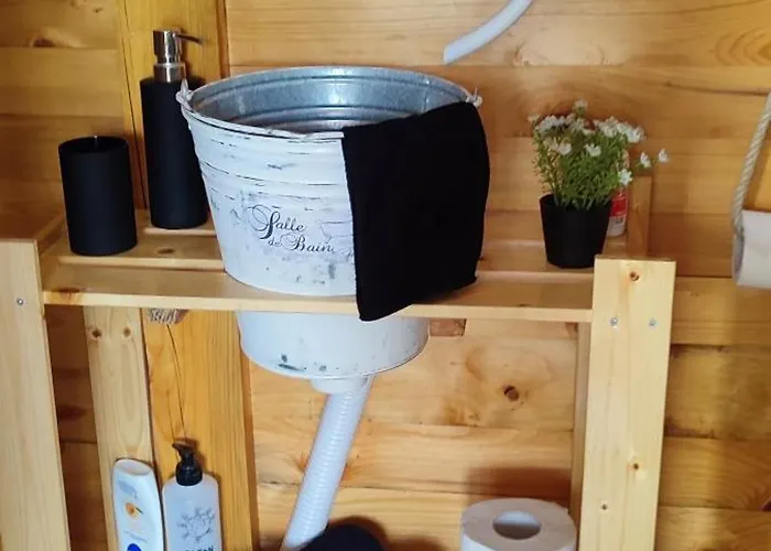 Splav Wake At The 아파트 Gaocici