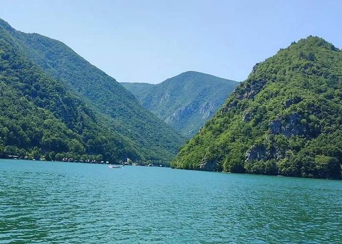 Splav Wake At The 아파트 Gaocici