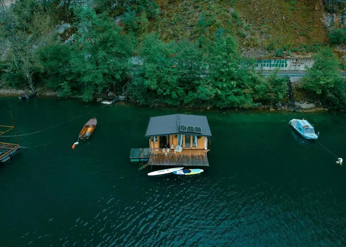 아파트 Splav Wake At The